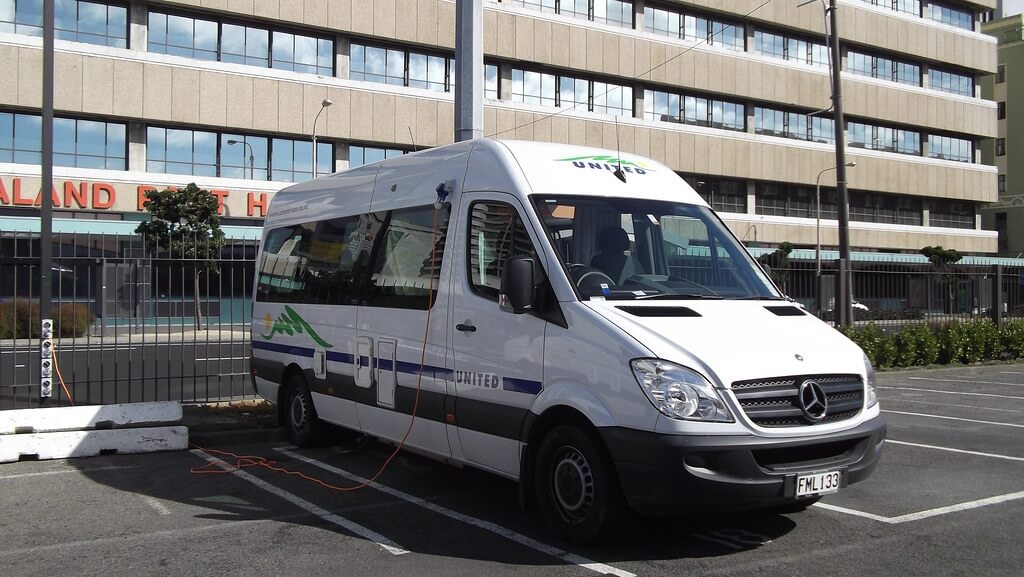 Camper in un'area urbana regolata per la sosta in Nuova Zelanda